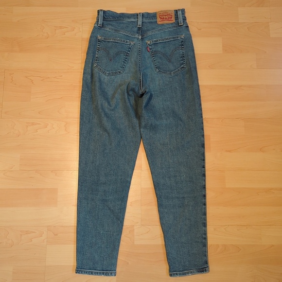 Levi’s High Waisted Mom Jean 26 - Picture 3 of 12